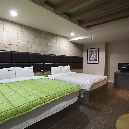 Max Motel